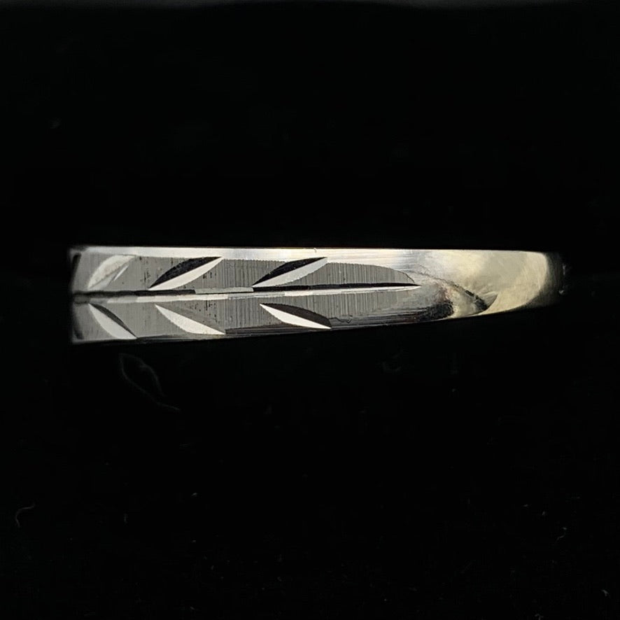 14K White Gold Tapered Leaf Design Wedding Band