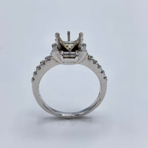 Semi-Mount Engagement Ring with Baguette and Round Diamonds 18K White
