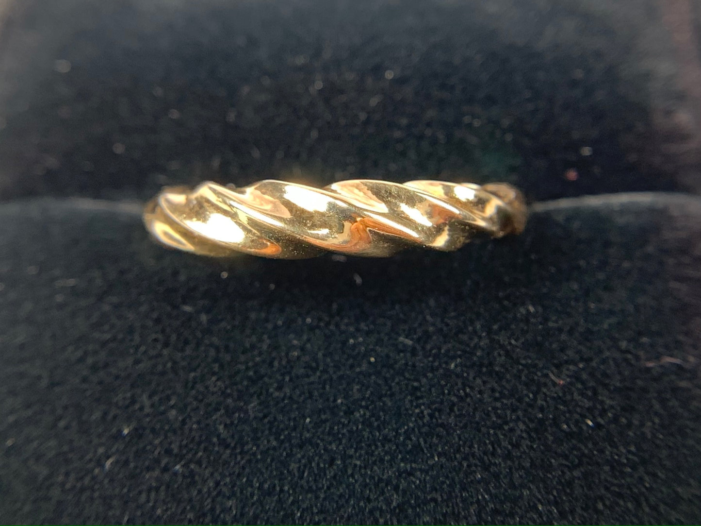 14K Yellow Gold Twisted Rib Band