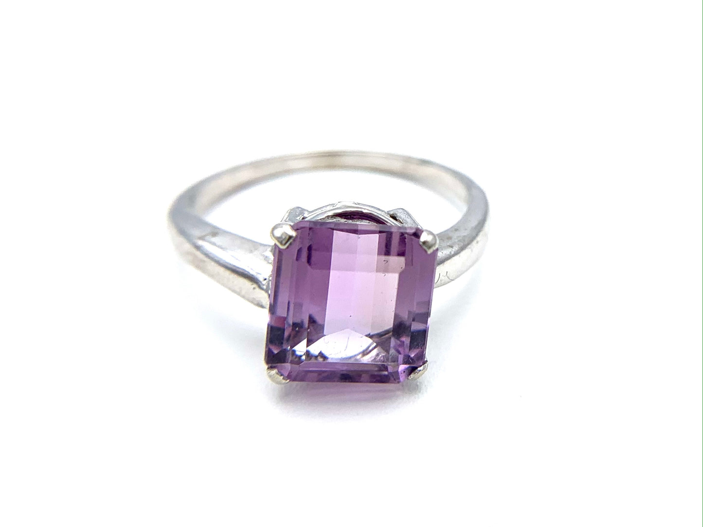 14K White Gold Alexandrite Birthstone Ring