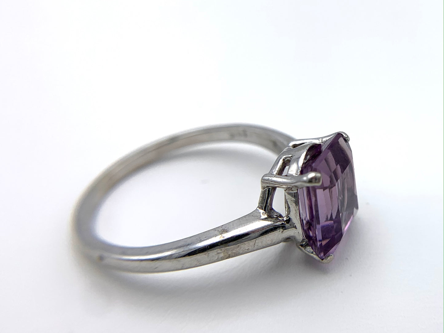 14K White Gold Alexandrite Birthstone Ring