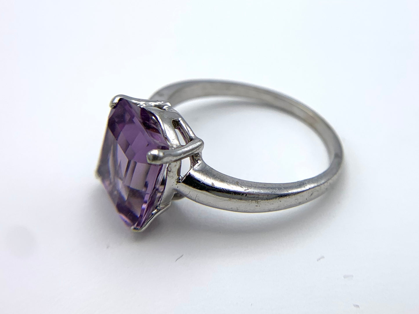 14K White Gold Alexandrite Birthstone Ring