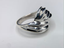 Load image into Gallery viewer, Sterling Silver Wave Dome Rib Ring
