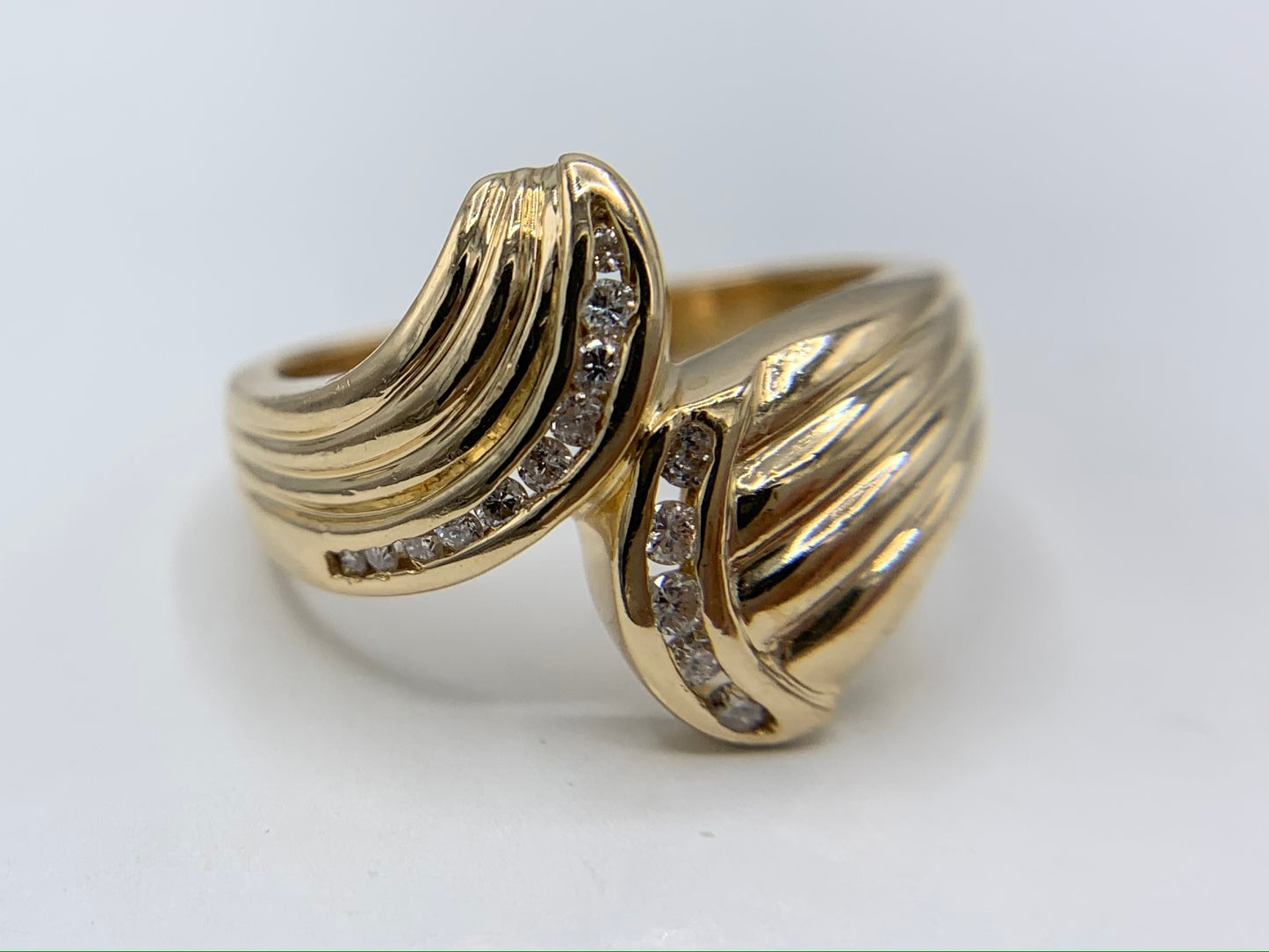 14K Yellow Gold European Ribbed Diamond Ring