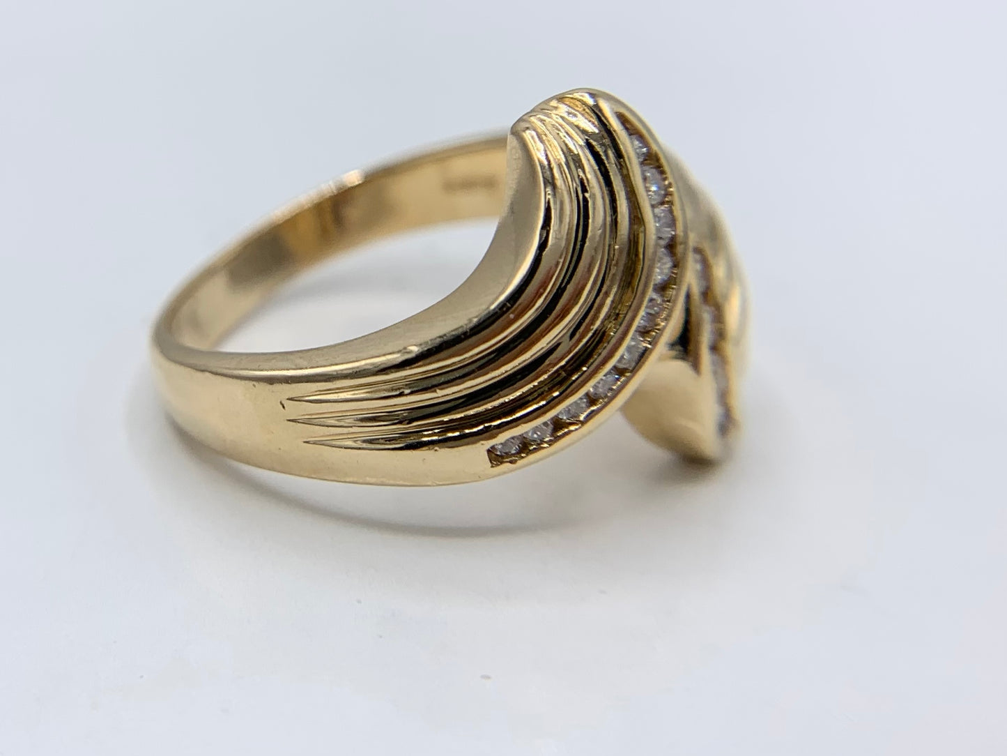 14K Yellow Gold European Ribbed Diamond Ring