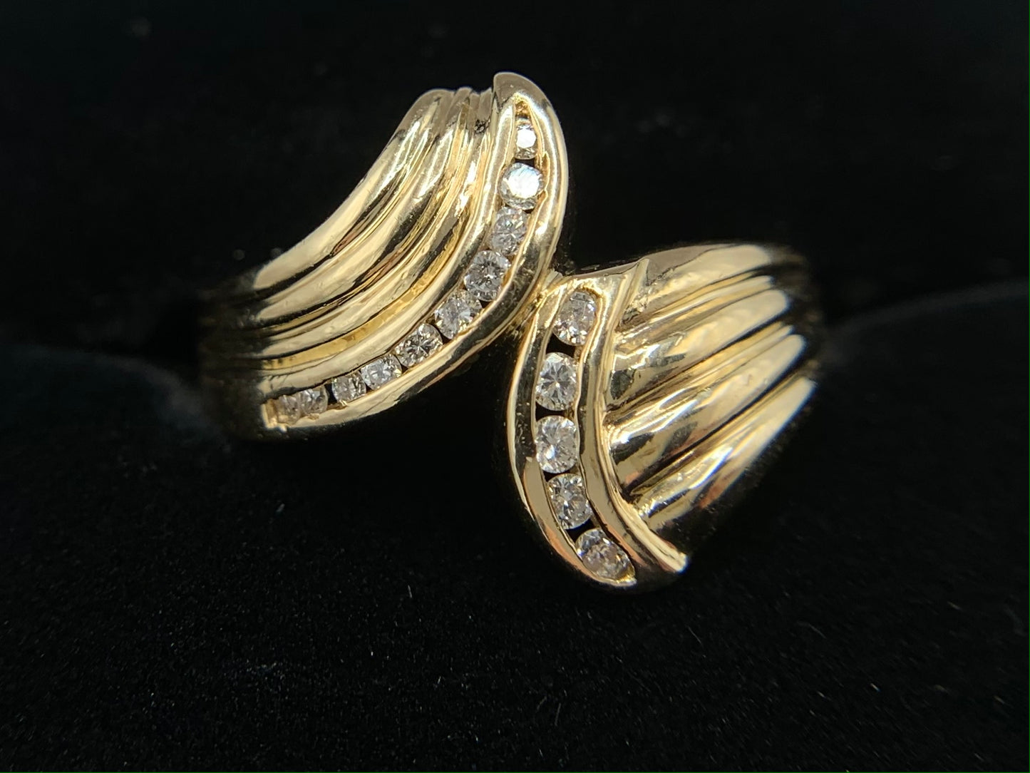 14K Yellow Gold European Ribbed Diamond Ring