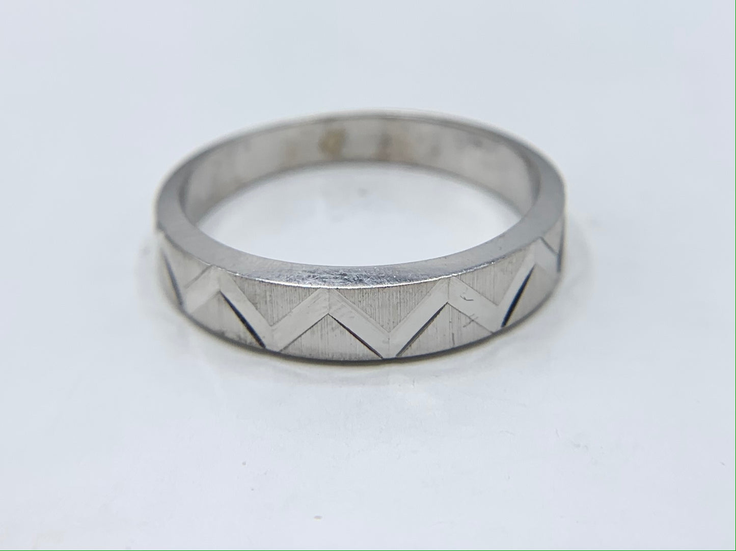 New 14K White Gold Men's Wedding Band
