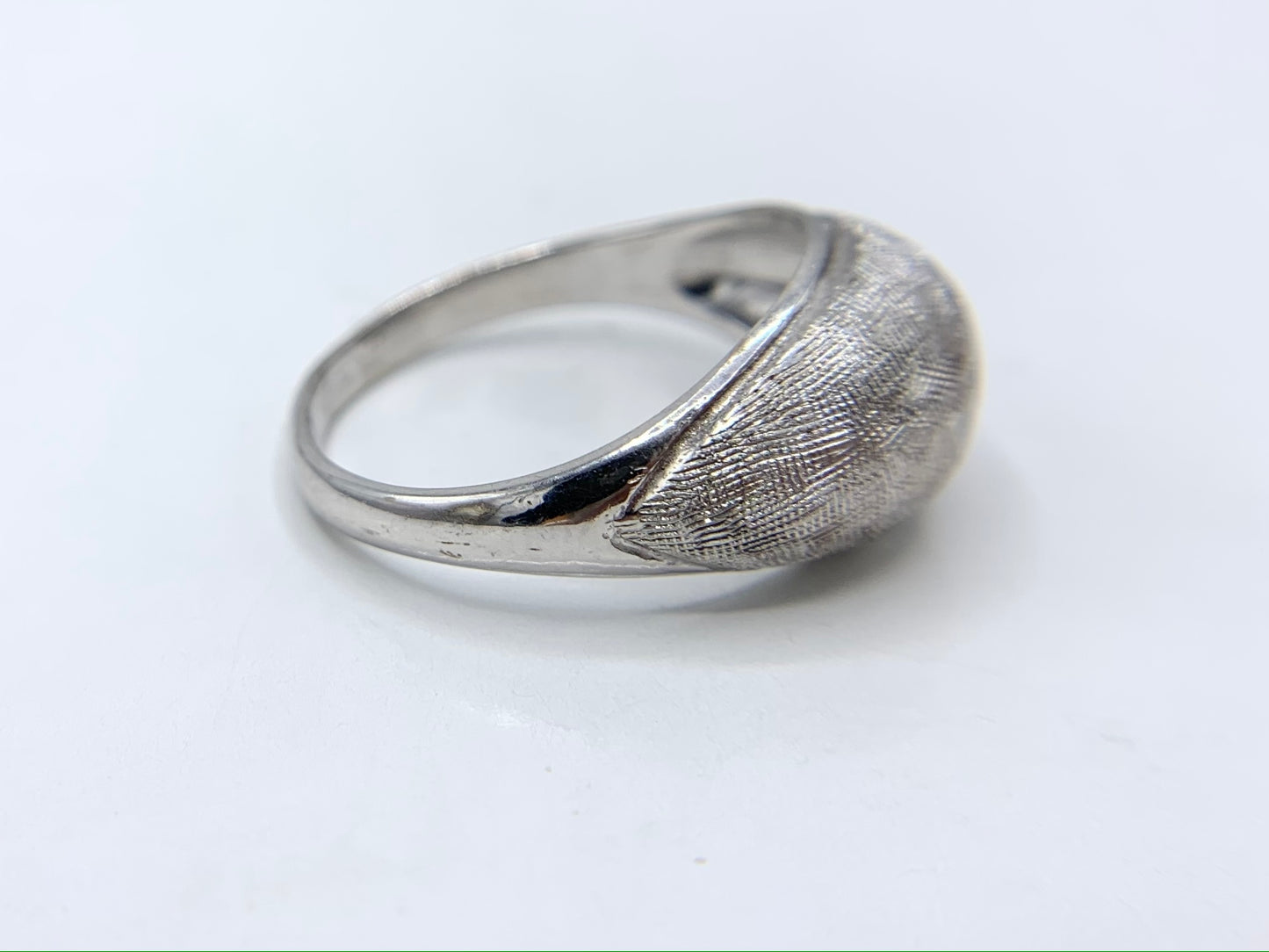 10K White Gold Vintage Dome Ring