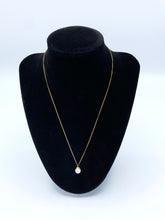 Load image into Gallery viewer, Fresh Water White Pearl Curb Link Necklace
