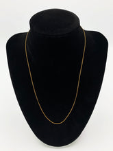 Load image into Gallery viewer, 18 Inch 14K Gold Curb Link Style Neck Chain
