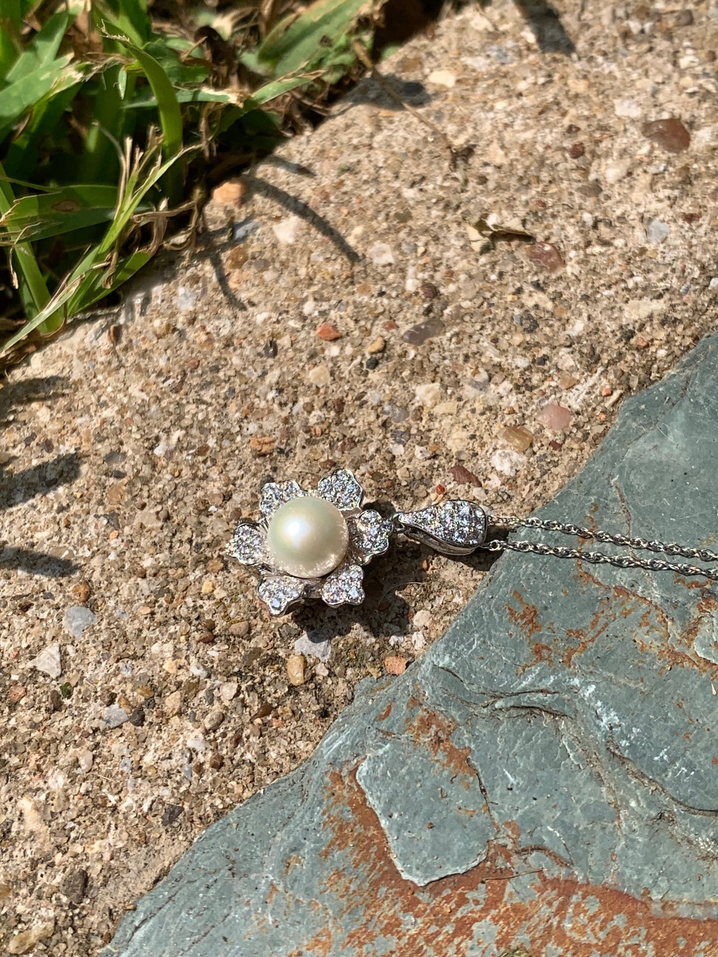 18K White Gold Diamond and Pearl Flower Necklace