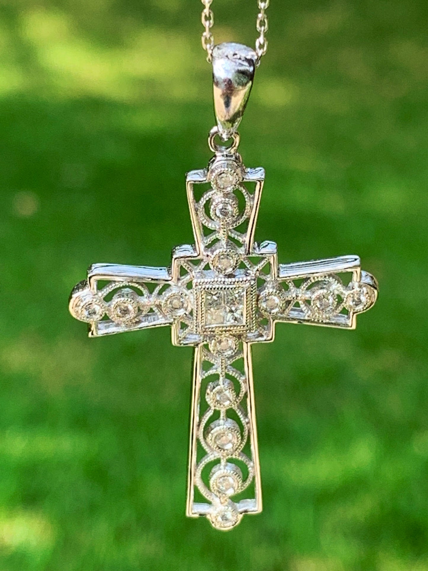 18K White Gold Diamond Cross Pendant Necklace