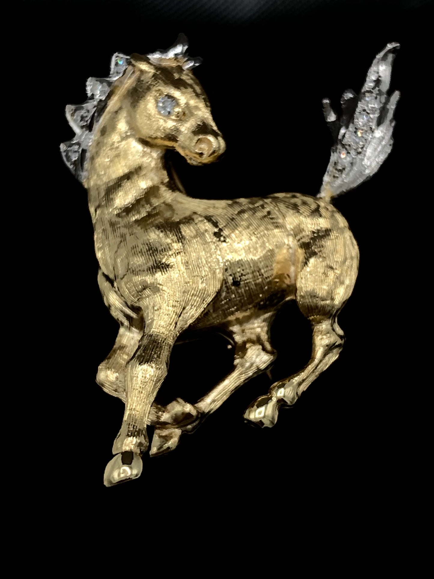 14K Yellow Gold Diamond Horse Pin