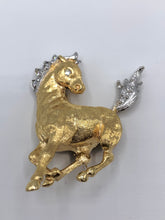 Load image into Gallery viewer, 14K Yellow Gold Diamond Horse Pin
