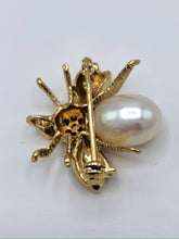Load image into Gallery viewer, 14K Yellow Gold Diamond Wasp Pin with Freshwater Pearl
