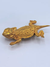 Load image into Gallery viewer, Gold Plated Horny Toad Lapel Pin
