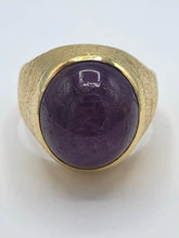 Load image into Gallery viewer, Estate 18K Yellow Gold Vintage Genuine Star Ruby Men&#39;s Ring
