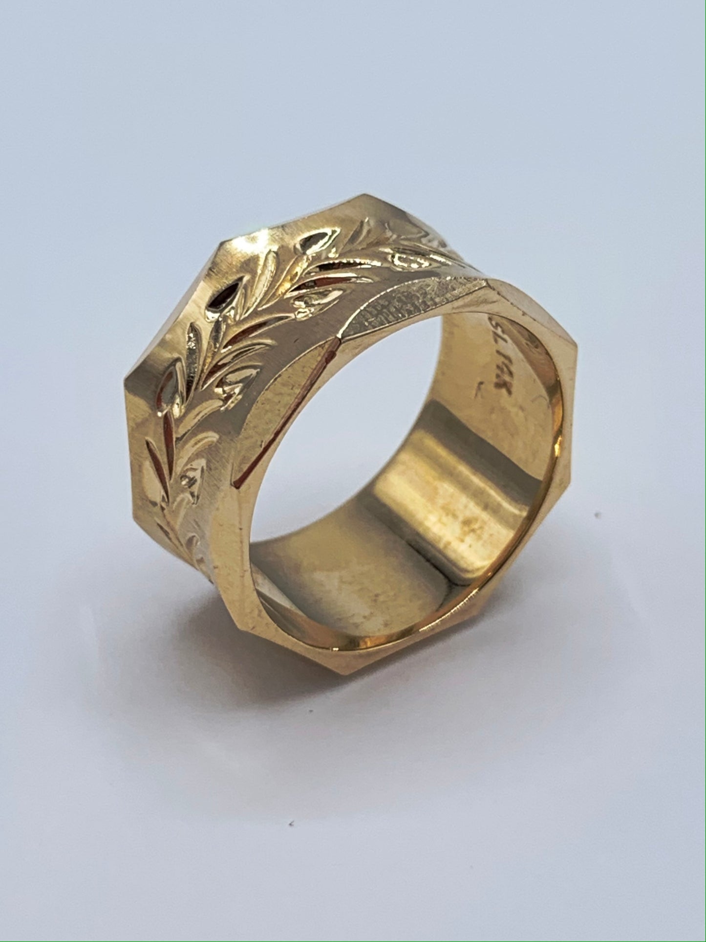 14K Yellow Gold S & L 10mm Concave Wedding Band