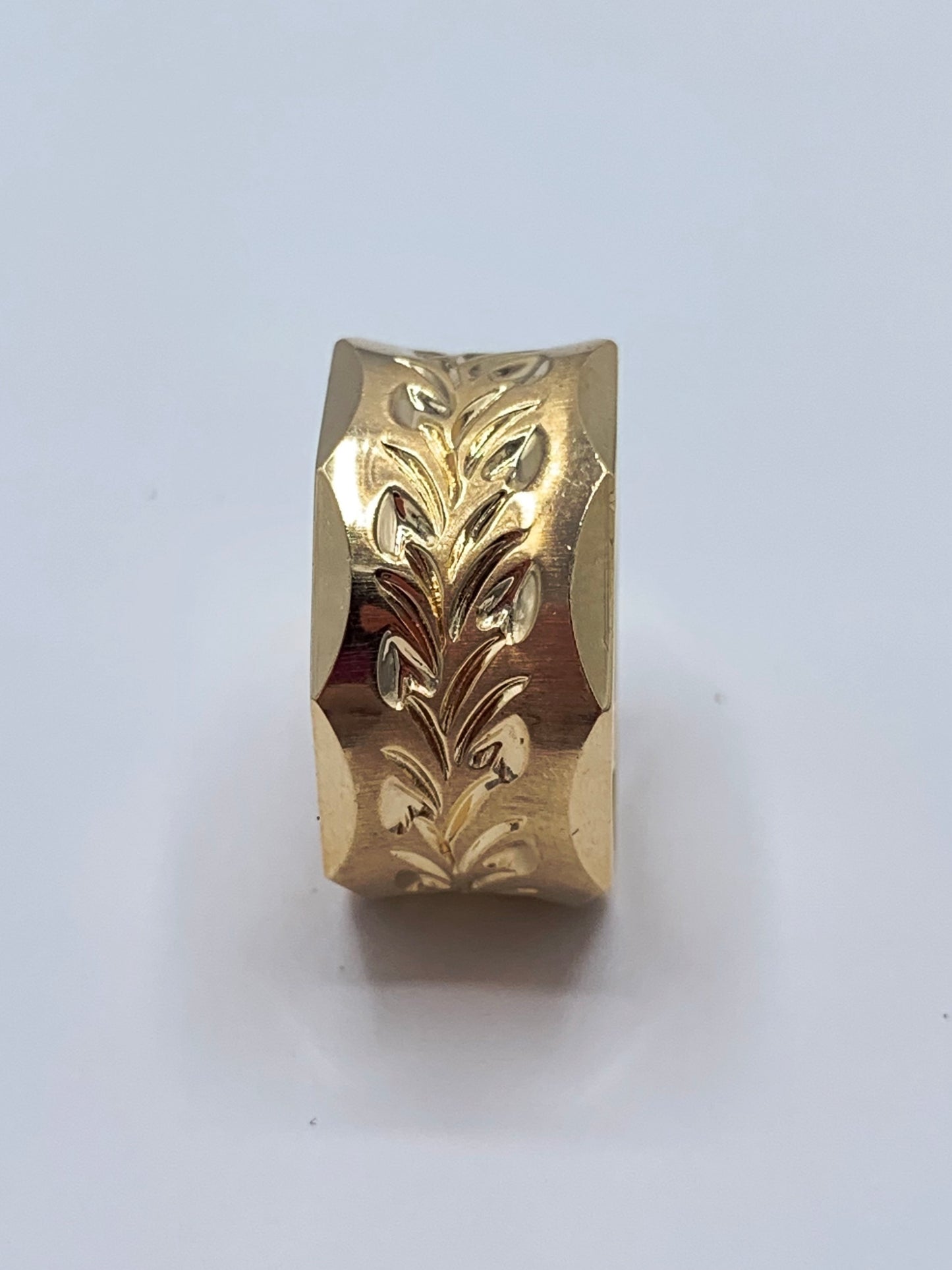 14K Yellow Gold S & L 10mm Concave Wedding Band