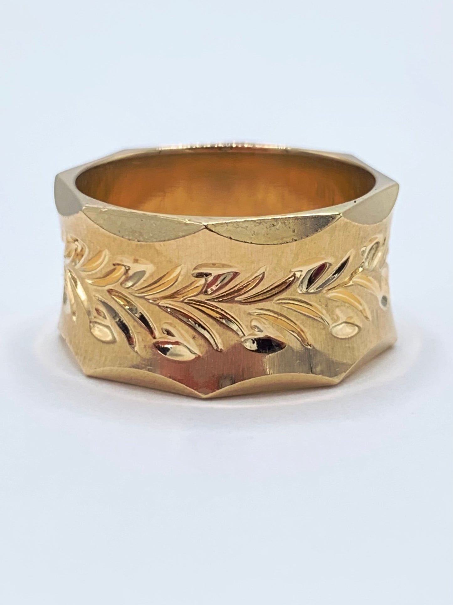 14K Yellow Gold S & L 10mm Concave Wedding Band