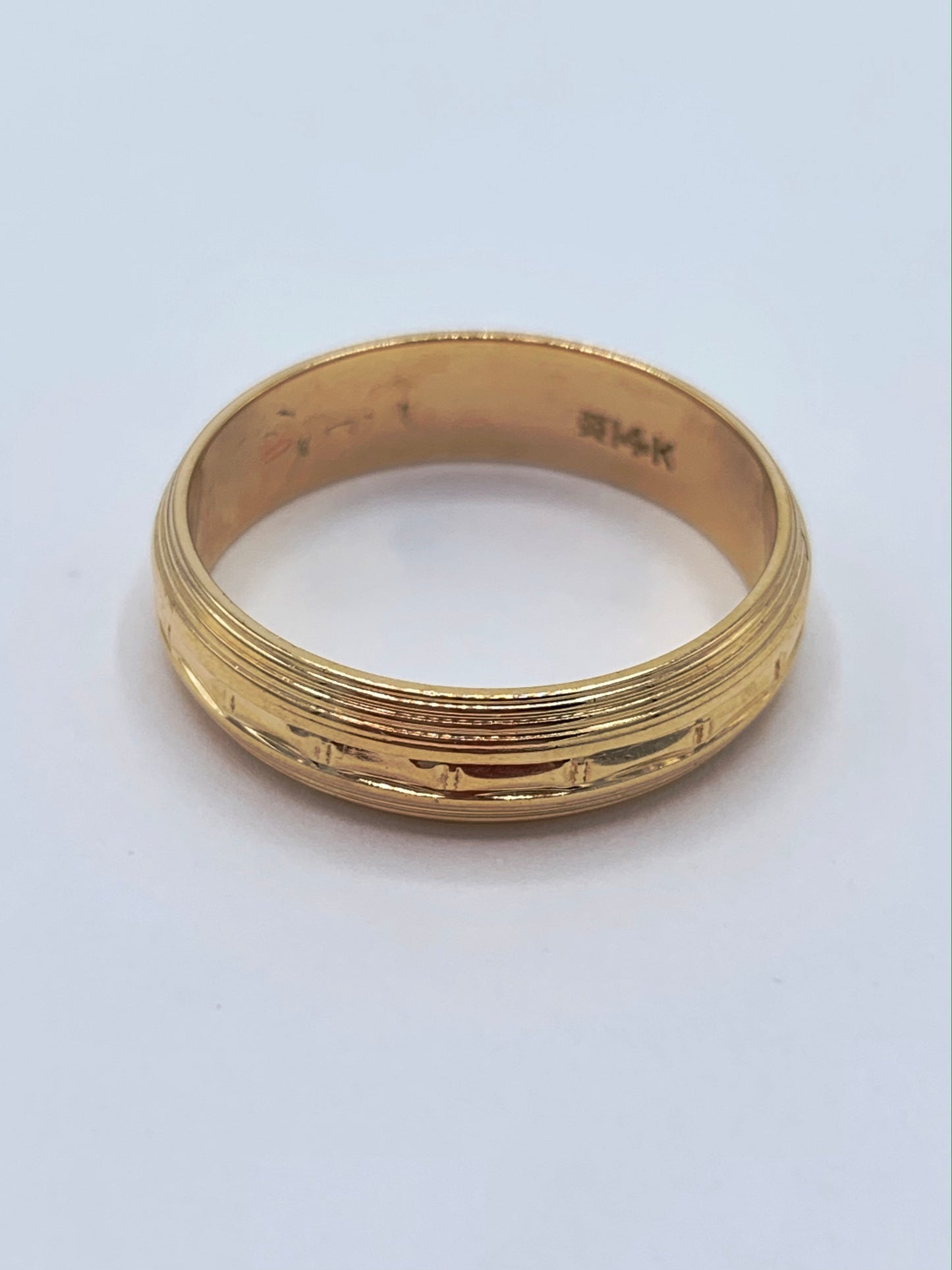 14K Yellow Gold 5mm Wedding Band with Machine Cut Design