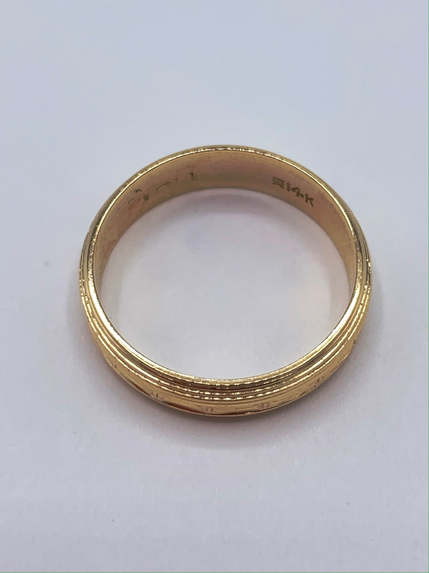 14K Yellow Gold 5mm Wedding Band with Machine Cut Design