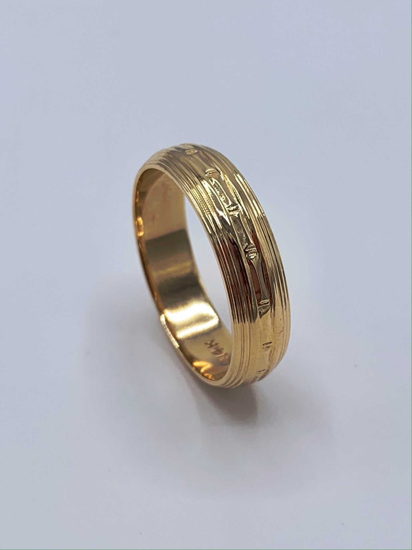 14K Yellow Gold 5mm Wedding Band with Machine Cut Design