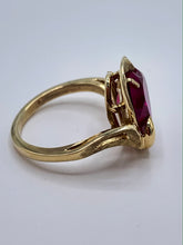 Load image into Gallery viewer, Estate 10K Yellow Gold Synthetic Ruby Heart Ring
