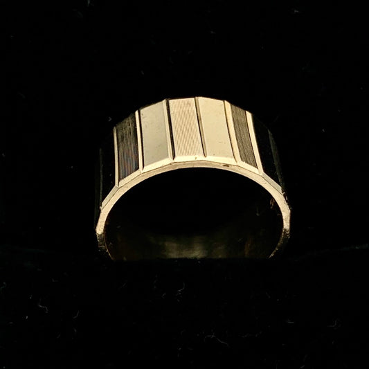14K Yellow Gold 10mm Modern Line / Bright Finish Wedding Band