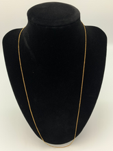 Load image into Gallery viewer, 24 inch Gold Filled Thin Curb Link Style Chain
