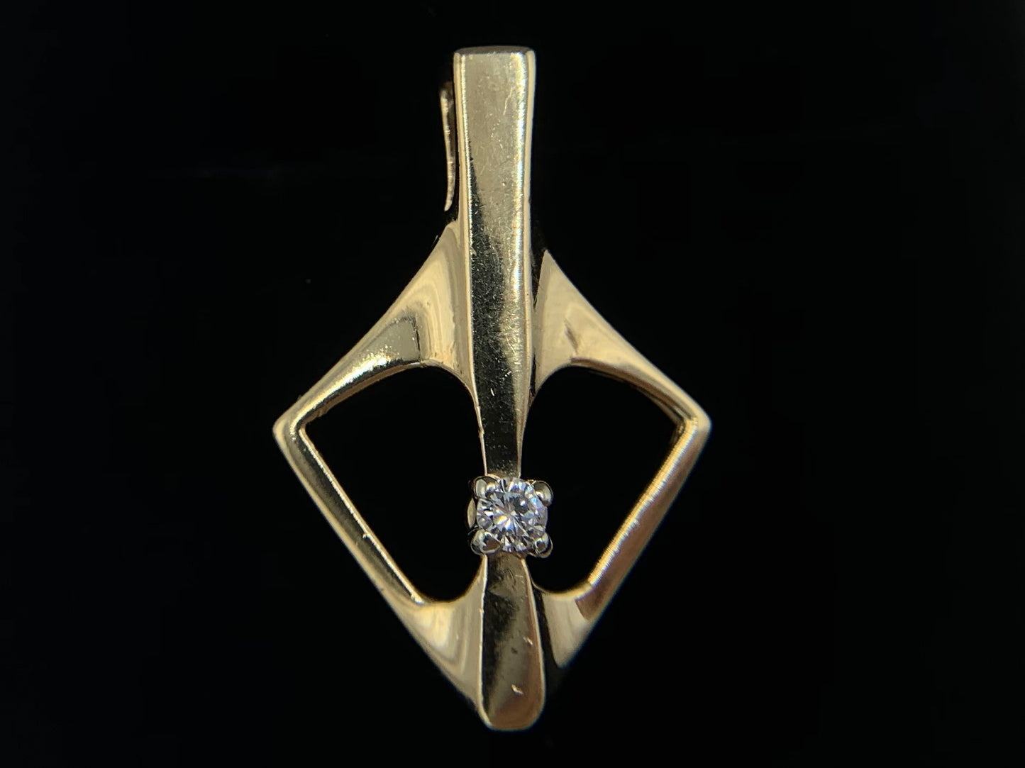 14K Yellow Gold Art Deco Pendant with Diamond