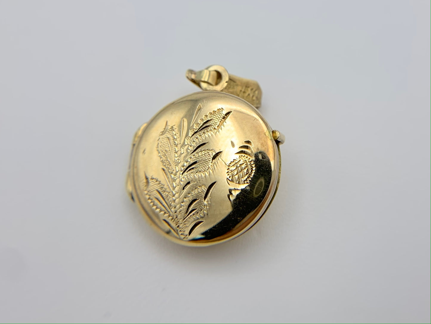 14K Gold Locket Pendant with Beautiful Leaf Design