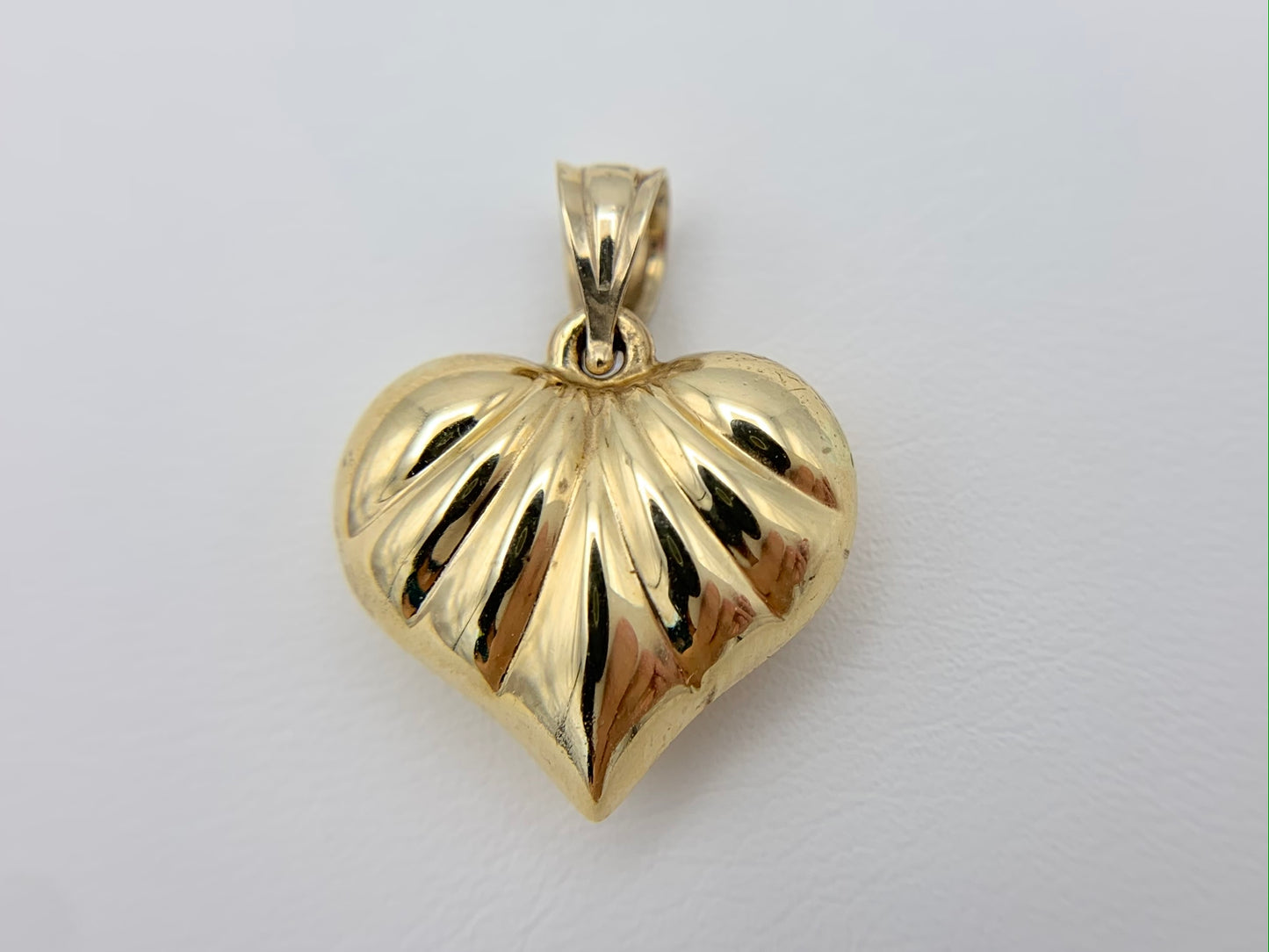 14K Yellow Gold Puffed Heart with Rib Design Necklace Pendant