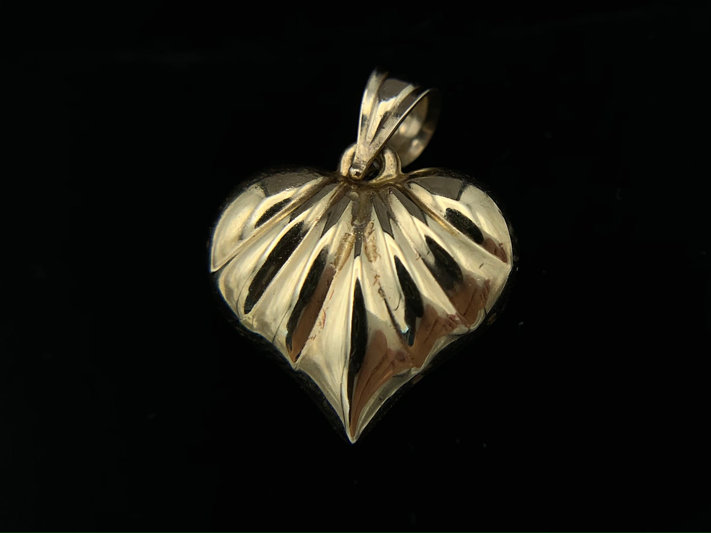 14K Yellow Gold Puffed Heart with Rib Design Necklace Pendant