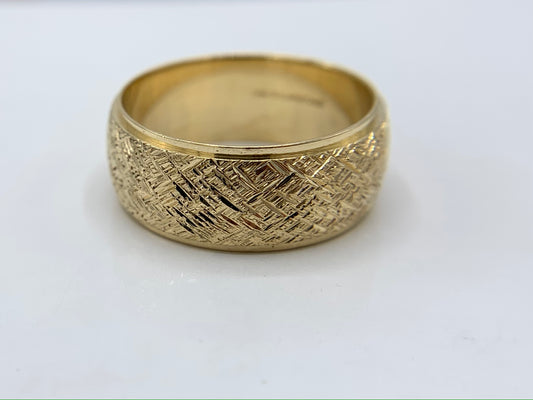 14K Yellow Gold Unisex Art Carved Wedding Band