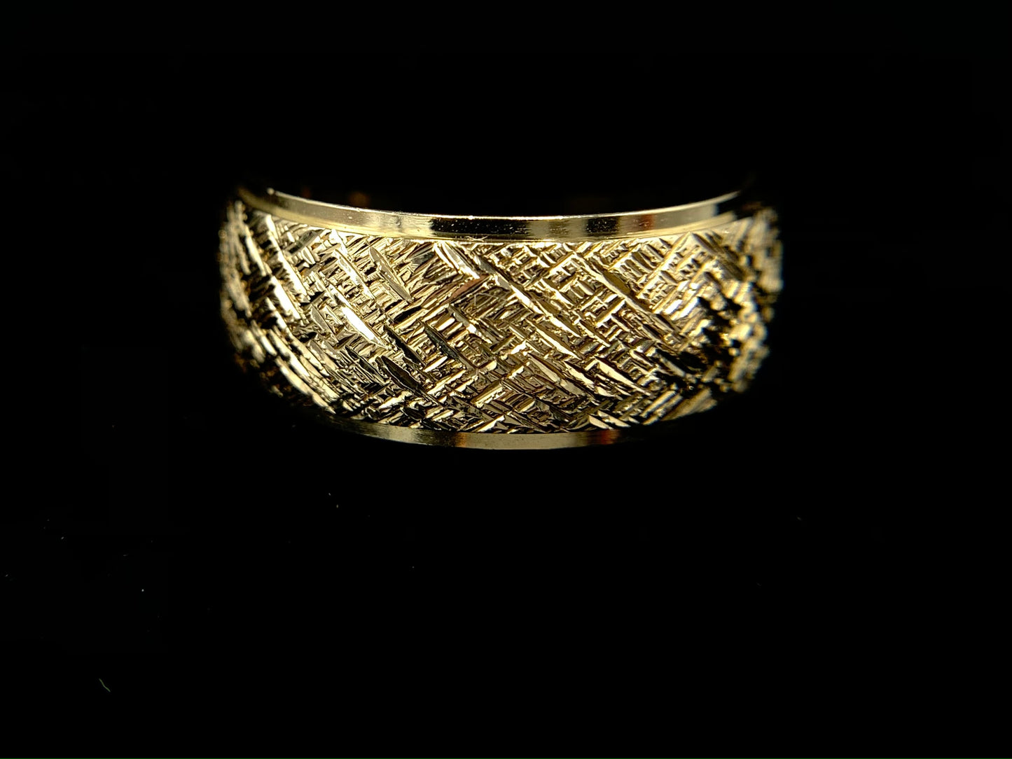 14K Yellow Gold Unisex Art Carved Wedding Band