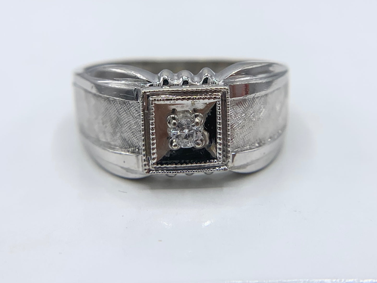 14K White Gold Vintage Band with Diamond