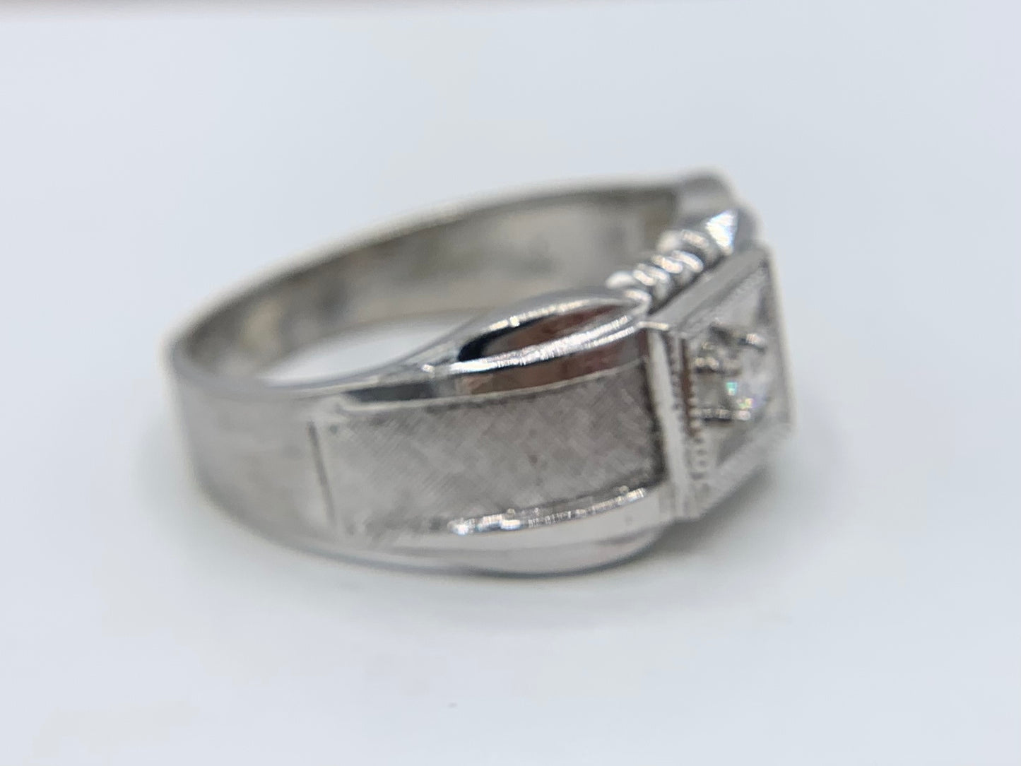 14K White Gold Vintage Band with Diamond