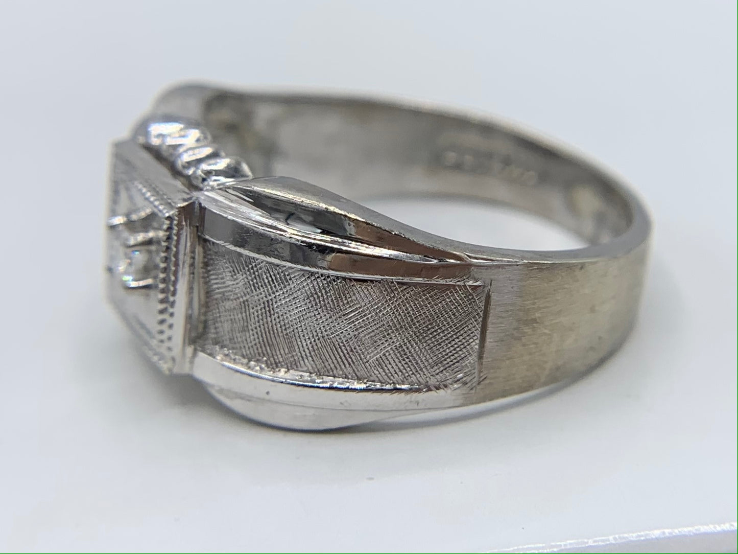 14K White Gold Vintage Band with Diamond