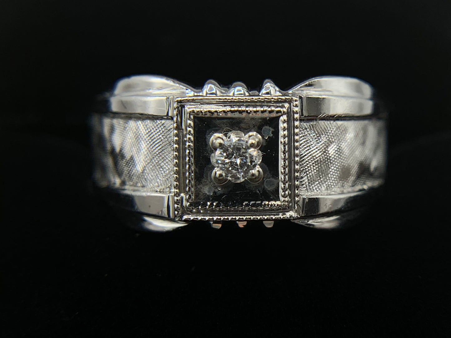 14K White Gold Vintage Band with Diamond