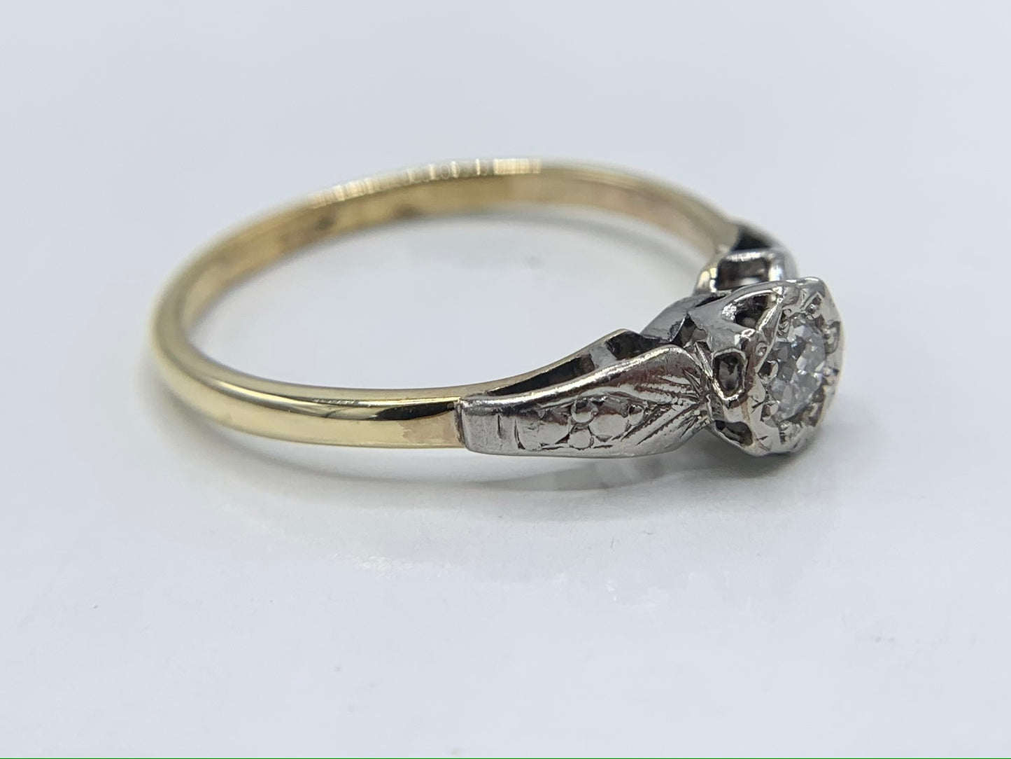 18K Yellow Gold and Platinum Top Antique Wedding Ring with 20 pt Diamond