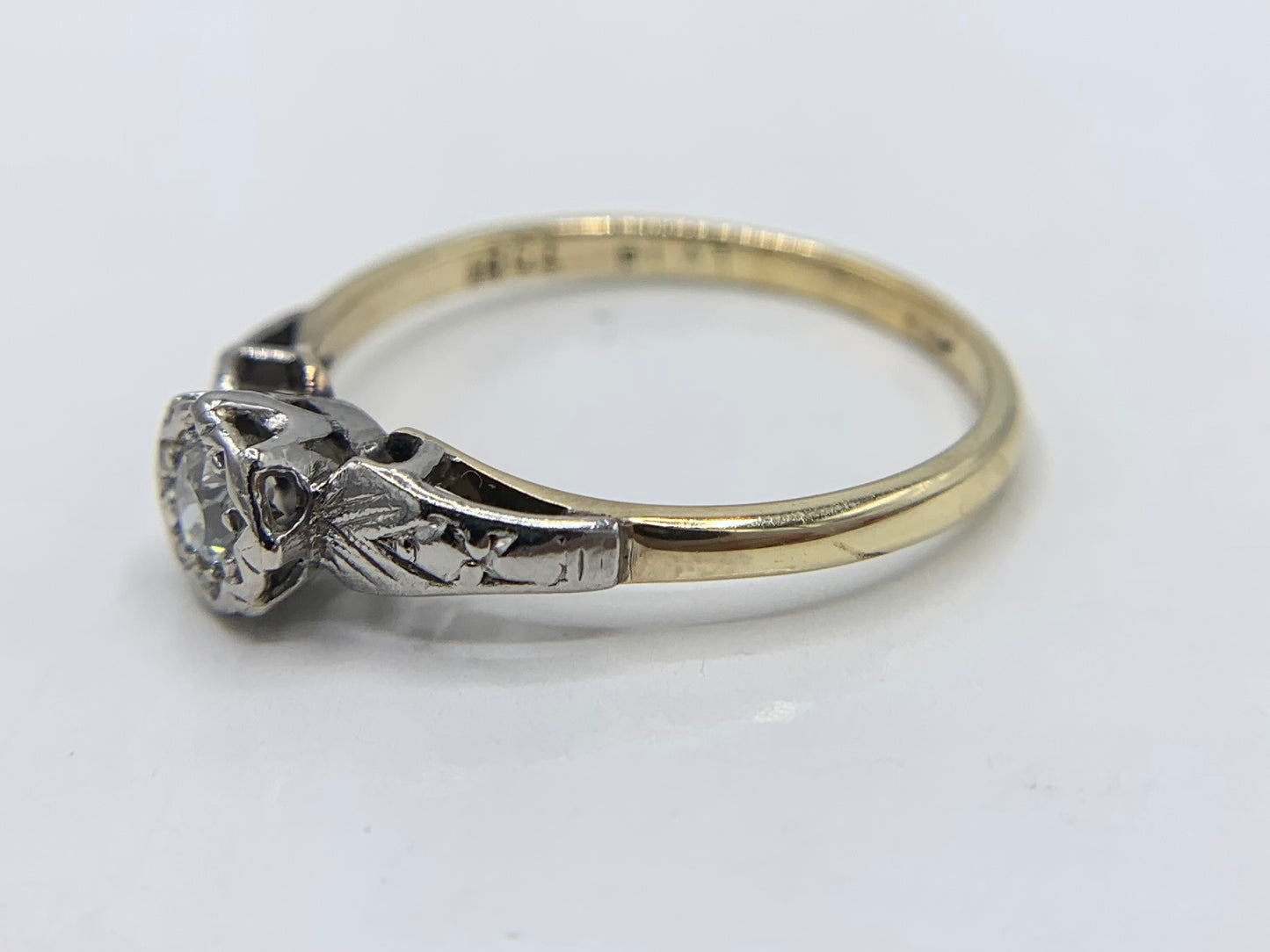 18K Yellow Gold and Platinum Top Antique Wedding Ring with 20 pt Diamond