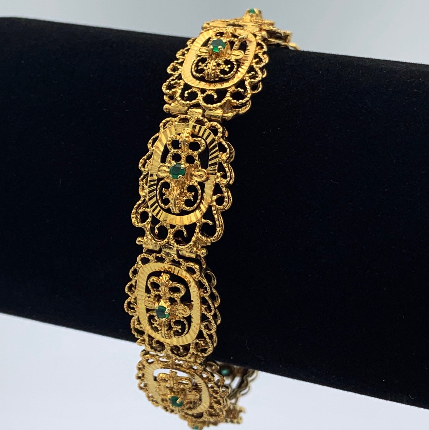 18K Yellow Gold and Emerald Bracelet