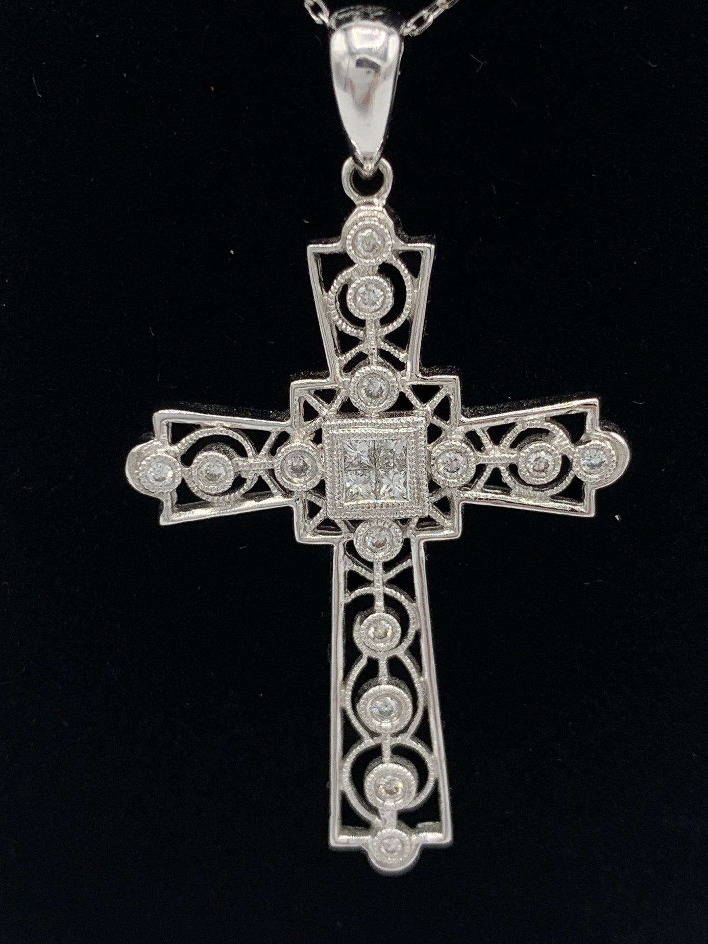 18K White Gold Diamond Cross Pendant Necklace