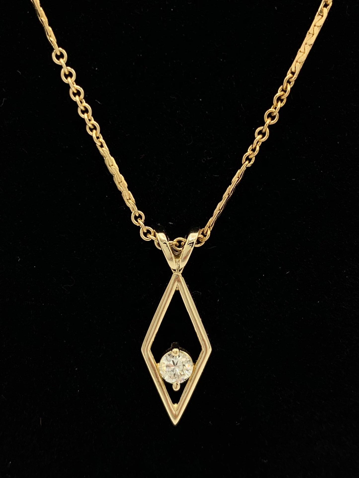 Estate 14K Yellow Gold Diamond Shaped 20pt Diamond Pendant