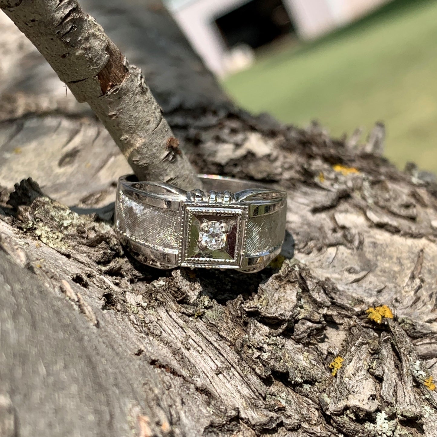 14K White Gold Vintage Band with Diamond