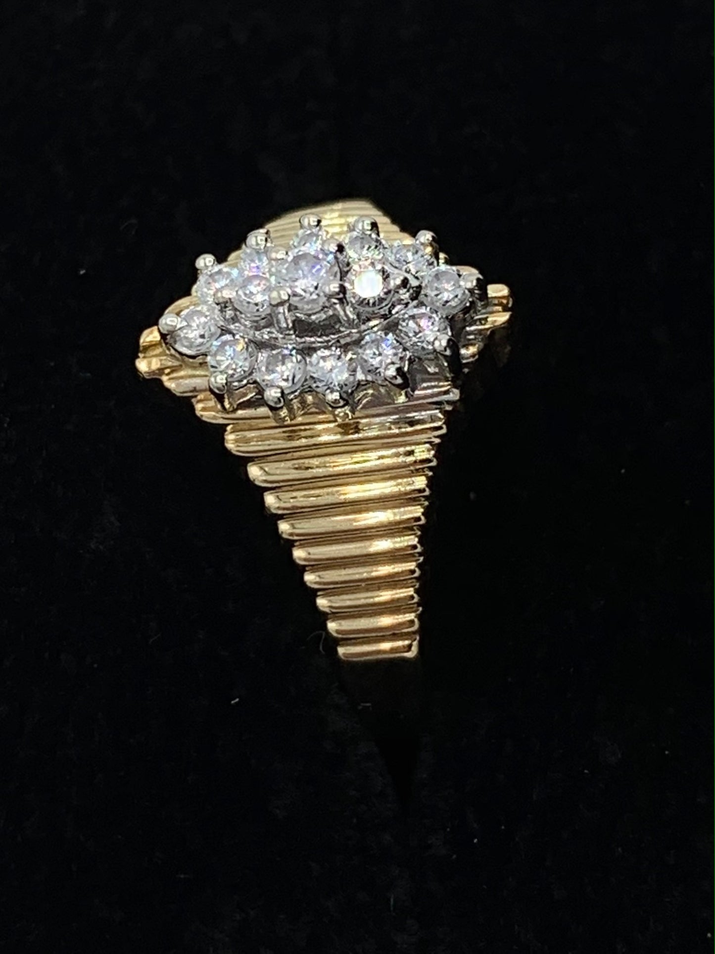 Estate 10K Yellow Gold Cluster Diamond Ring