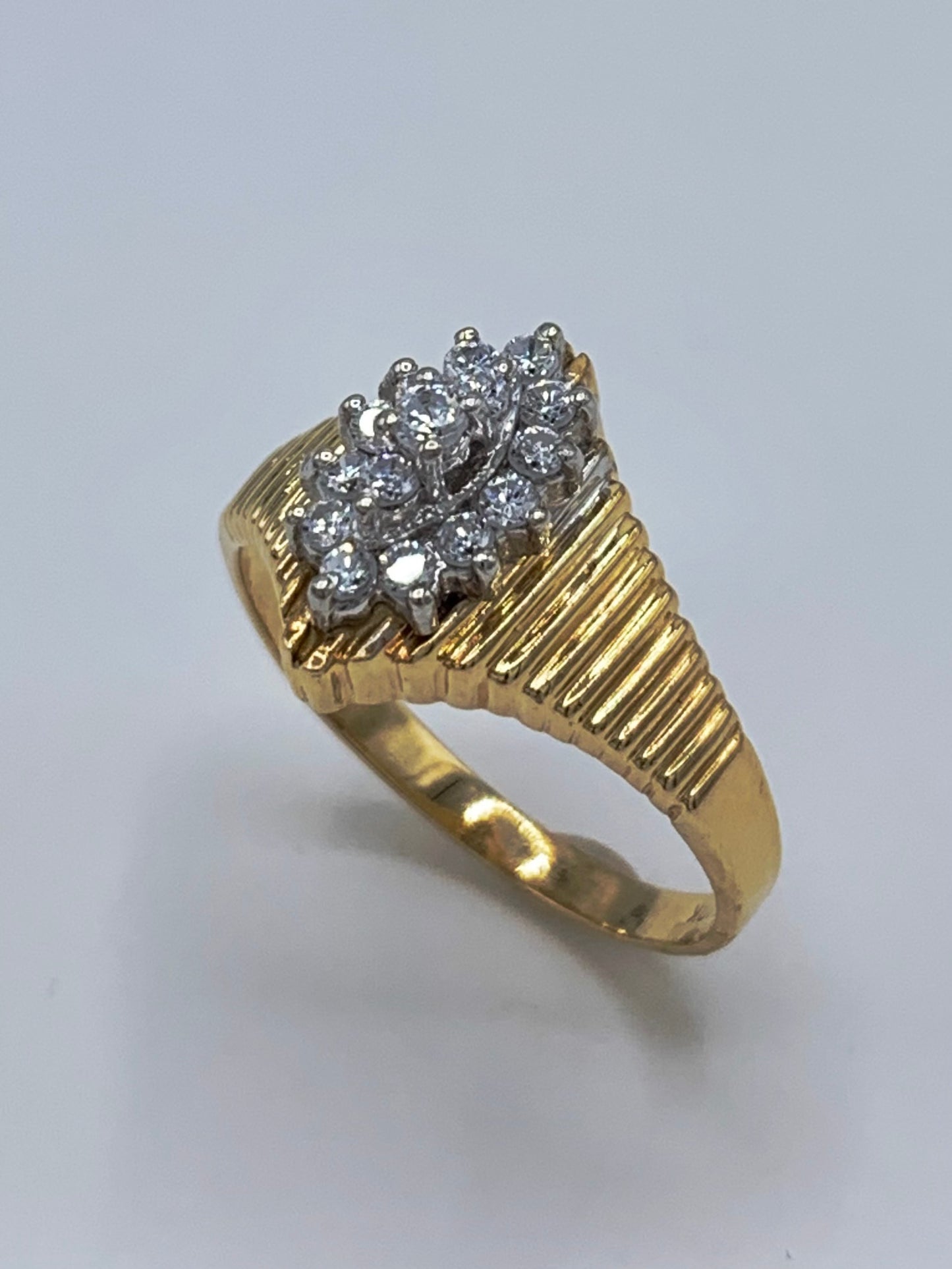 Estate 10K Yellow Gold Cluster Diamond Ring