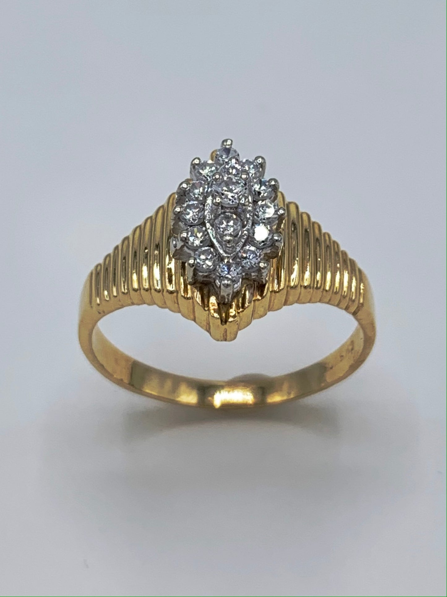 Estate 10K Yellow Gold Cluster Diamond Ring