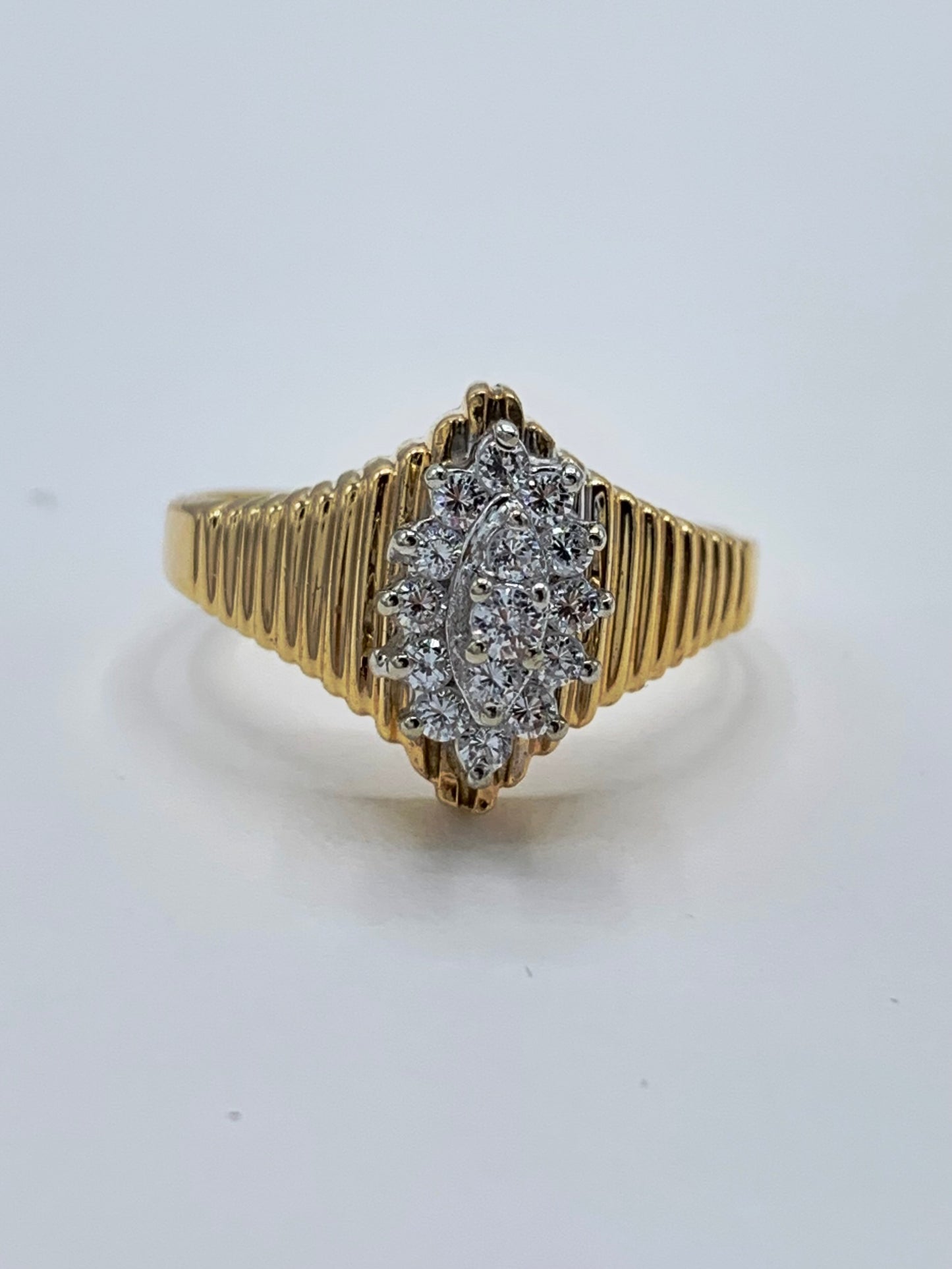 Estate 10K Yellow Gold Cluster Diamond Ring